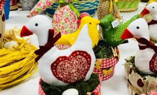 Veľkonočné trhy klientov sociálnych zariadení opäť spríjemnili atmosféru na Úrade TTSK