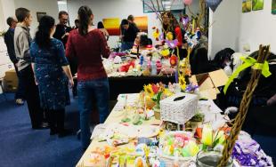 Veľkonočné trhy klientov sociálnych zariadení opäť spríjemnili atmosféru na Úrade TTSK