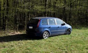 V CKO sú motorky a autá zakázané, trnavskí policajti v Malých Karpatoch zadržali až 10 vodičov