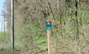 V CKO sú motorky a autá zakázané, trnavskí policajti v Malých Karpatoch zadržali až 10 vodičov