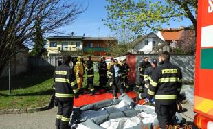 Hasiči z Trnavy a Kútov boli na medzinárodnom cvičení zásahov pri škodlivých látkach v Rakúsku