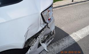 Na R1 pri Seredi sa zrazili 3 autá, nehodu spôsobil 83-vodič zo Šale, ktorý jazdil v protismere