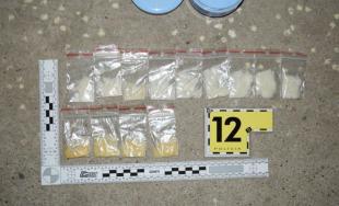 Po Trnave predával drogy - polícia počas akcie v byte na Prednádraží zadržala 36-ročného muža