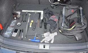 Trnavskí policajti zadržali 2 Košičanov, muži sú podozrivý z krádeže vecí zo zaparkovaného auta