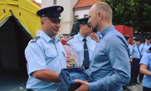 Hasiči súťažili vo vyslobodzovaní osôb z havarovaných áut priamo na Trojičnom námestí 