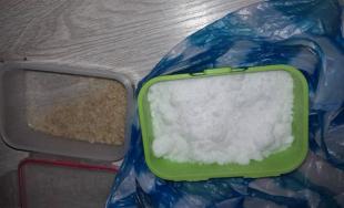 NAKA zasahovala v Brestovanoch aj v Trnave, zadržali ďalšie drogy