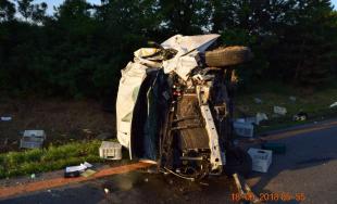 NA D1 pri Trnave sa zrazil kamión s dodávkou, 28-ročný vodič skončil v nemocnici