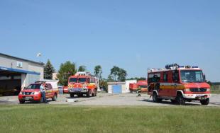 Na letisku v obci Boleráz sa konalo cvičenie hasičov, ktorí trénovali zásah pri páde lietadla