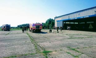 Na letisku v obci Boleráz sa konalo cvičenie hasičov, ktorí trénovali zásah pri páde lietadla