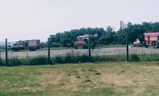 Na letisku v obci Boleráz sa konalo cvičenie hasičov, ktorí trénovali zásah pri páde lietadla