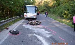 Na ceste za obcou Banka došlo k závažnej nehode 33-ročného motocyklistu a dodávky
