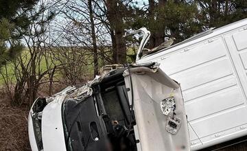 FOTO: Na D1 za Voderadmi smerom do Bratislavy havaroval mikrobus