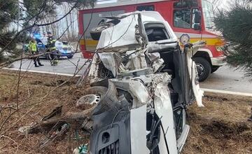 FOTO: Na D1 za Voderadmi smerom do Bratislavy havaroval mikrobus