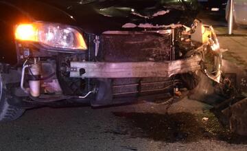 FOTO: V Seredi sa zrazilo osobné auto s motorkou