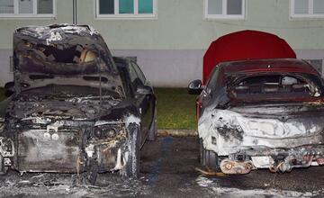 FOTO: Požiar áut v Dunajskej Strede. Podpaľač má na svedomí sedem vozidiel