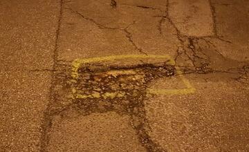 FOTO: Obyvatelia sú pobúrení. Piešťanské cesty vyzerajú ako tankodróm