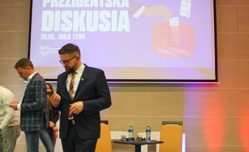 FOTO: V Trnave sa konala jedna z prvých prezidentských debát. Zorganizovali ju študenti