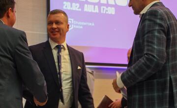 FOTO: V Trnave sa konala jedna z prvých prezidentských debát. Zorganizovali ju študenti