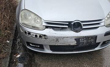 FOTO: Trnavčanovi páchateľ zdemoloval auto. Z miesta nehody ušiel