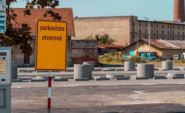 FOTO: Prokuratúra dala za pravdu mestu. Parkovisko na Rybníkovej ulici v Trnave je legálne