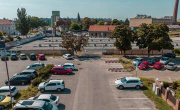 FOTO: Prokuratúra dala za pravdu mestu. Parkovisko na Rybníkovej ulici v Trnave je legálne