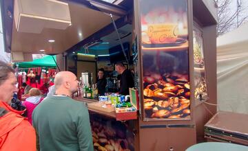 FOTO: Medzinárodný klobásový festival v Sládkovičove je v plnom prúde