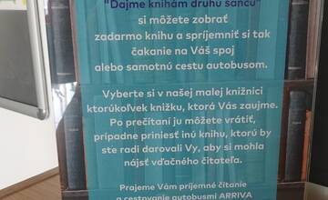 FOTO: Čítať knihy môžete aj v autobuse. Na trnavskej pobočke Arrivy pribudla knižnica