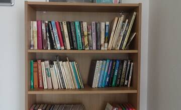 FOTO: Čítať knihy môžete aj v autobuse. Na trnavskej pobočke Arrivy pribudla knižnica