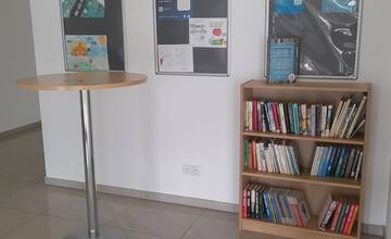 FOTO: Čítať knihy môžete aj v autobuse. Na trnavskej pobočke Arrivy pribudla knižnica