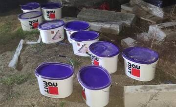 FOTO: Muž si chcel zo staveniska v Seredi okradnúť farby. Plánoval ich odviesť na Ukrajinu