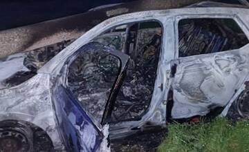 FOTO: Pri Topoľníkoch došlo k tragickej nehode. Vodič narazil do elektrického stĺpu