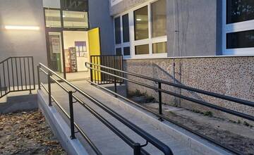 FOTO: Niektorí ZŤP sa volebných miestností ani nedostanú