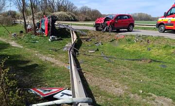 FOTO: Čelná zrážka áut