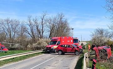 FOTO: Čelná zrážka áut