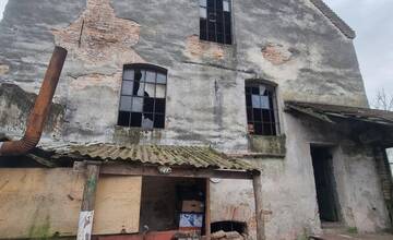 FOTO: Rekonštrukcia starého mlyna v Páci