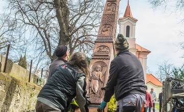 FOTO: Osadzovanie opraveného kríža v Skalici