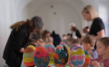 FOTO: Deti v Trnave zdobili veľkonočné vajíčka a zajačikov