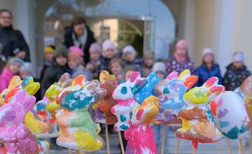 FOTO: Deti v Trnave zdobili veľkonočné vajíčka a zajačikov