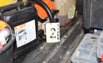 FOTO: Dvojica v gabčíkove vykrádala byty a autá, hrozí im 10 rokov väzenia