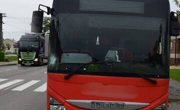 FOTO: Zrazeného cyklistu v Kútoch zachraňoval vrtuľník, zrazil ho autobus