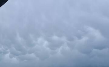 FOTO: Zvláštne oblaky nad Trnavou spôsobil výnimočný jav