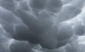 FOTO: Zvláštne oblaky nad Trnavou spôsobil výnimočný jav