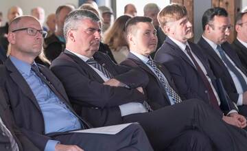 FOTO: V Seredi uviedli pamätnú mincu úteku z Osvienčimu