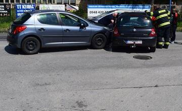 FOTO:  Na frekventovanej ceste v Trnave sa stala dopravná nehoda