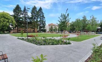 FOTO: Park v areáli mestského múzea v Senici