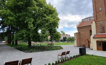 FOTO: Park v areáli mestského múzea v Senici