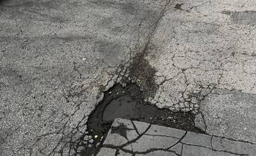 FOTO: Výtlky na cestách v Piešťanoch