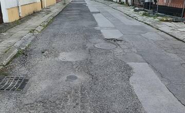 FOTO: Cesta v Piešťanoch opravená obyvateľmi