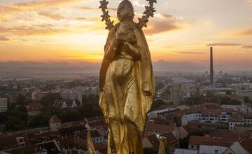 FOTO: Socha Panny Mária na mestskej veži