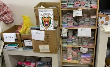 FOTO: Finančná správa zaistila tisíce falšovaných výrobkov známych značiek